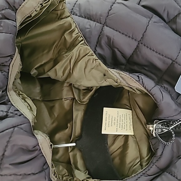 ST. JOHN'S BAY BRAND MEN'S BLACK AND GREEN WINTER HOODED COAT SIZE XL - Picture 11 of 17